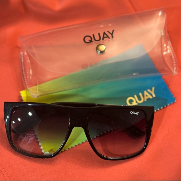 Quay Australia Accessories - NWOT Women’s Quay Nightfall Black Gold Sunglasses Clear Lime Green Case Cleaner